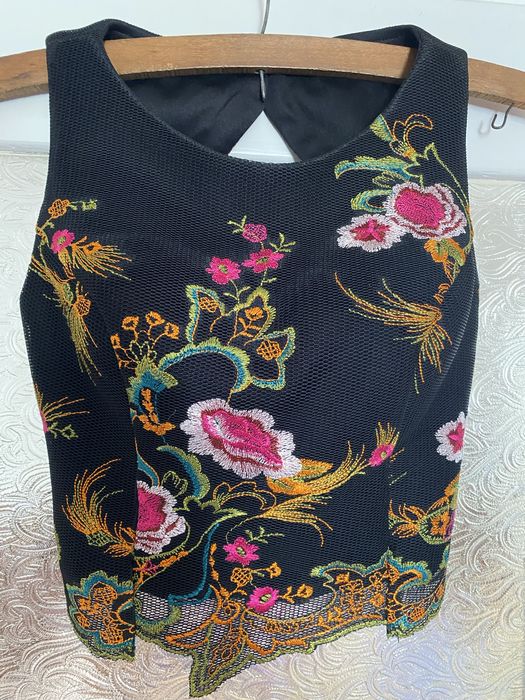 Top negru elegant, brodat, reglabil Doridorca 36-38