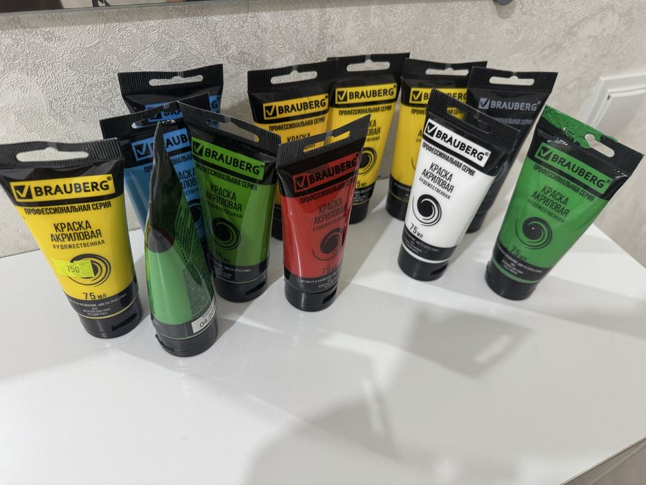 Набор масляных красок и др.