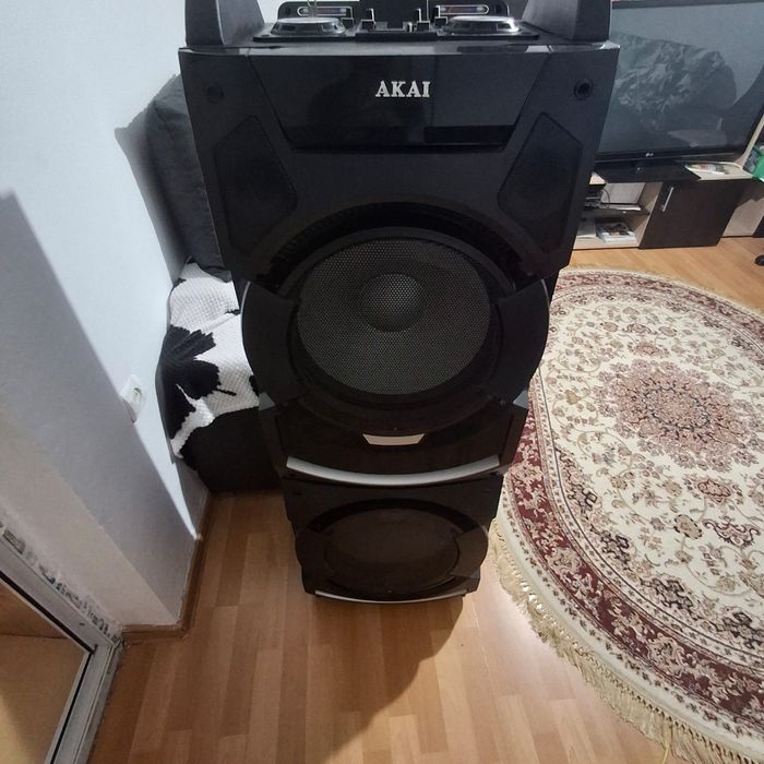 Se vinde boxa Akai
