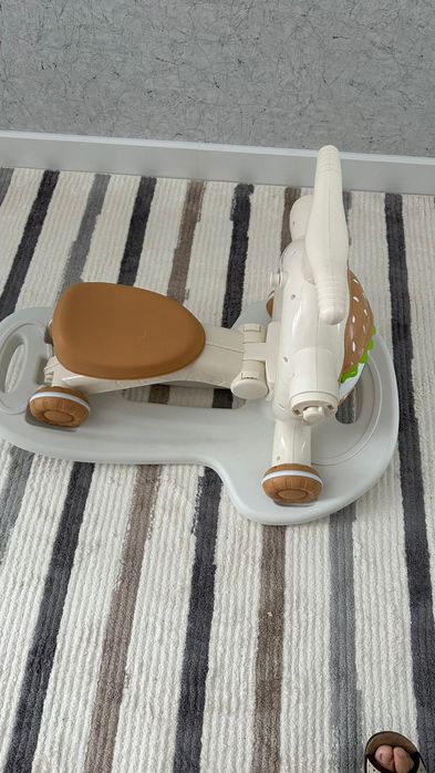 Каталка детская бежевого цвета