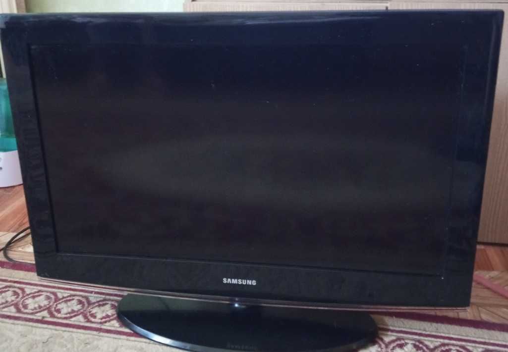 Телевизор 32" Samsung LE32B450C4W