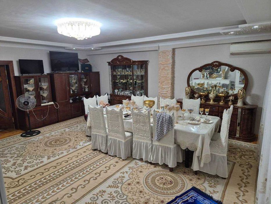 Продаётся 4-х комнатная. Нукусская, Макро