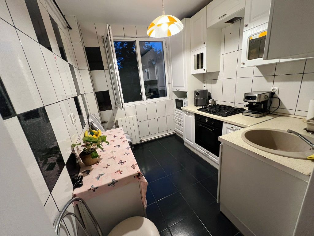 Închiriez apartament 2 camere CENTRU