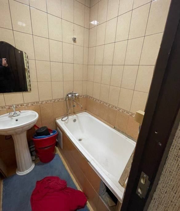 Продается 2 х ком квартира на Медгородке ,  Ташми с арендатором