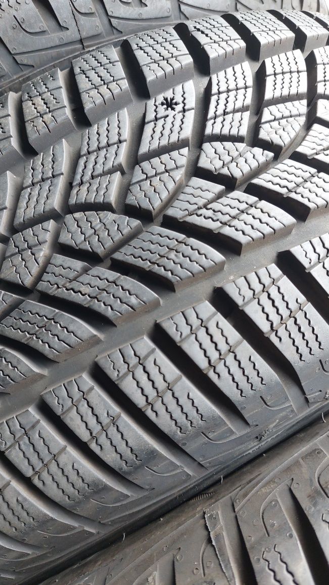 Зимни гуми 215/60/16 Goodyear Ultragrip Performance 4 броя