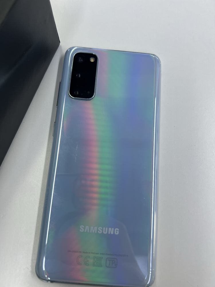 Samsung s 20 в идеальном состоянии
