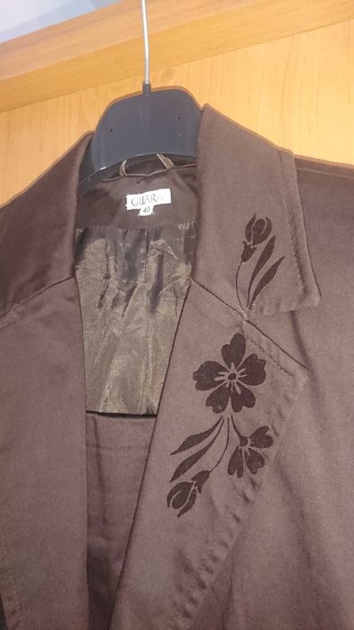 Vand costum GUARA , maro ciocolatiu cu apilcatii de catifea