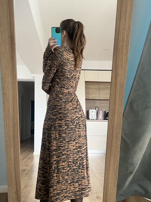 Rochie H&M cu imprimeu tigru, mărimea M