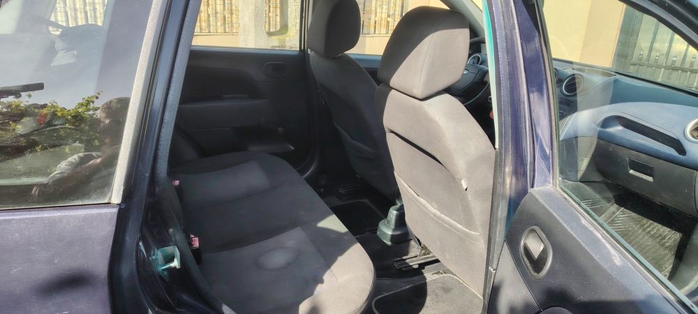 Vând Ford Fiesta