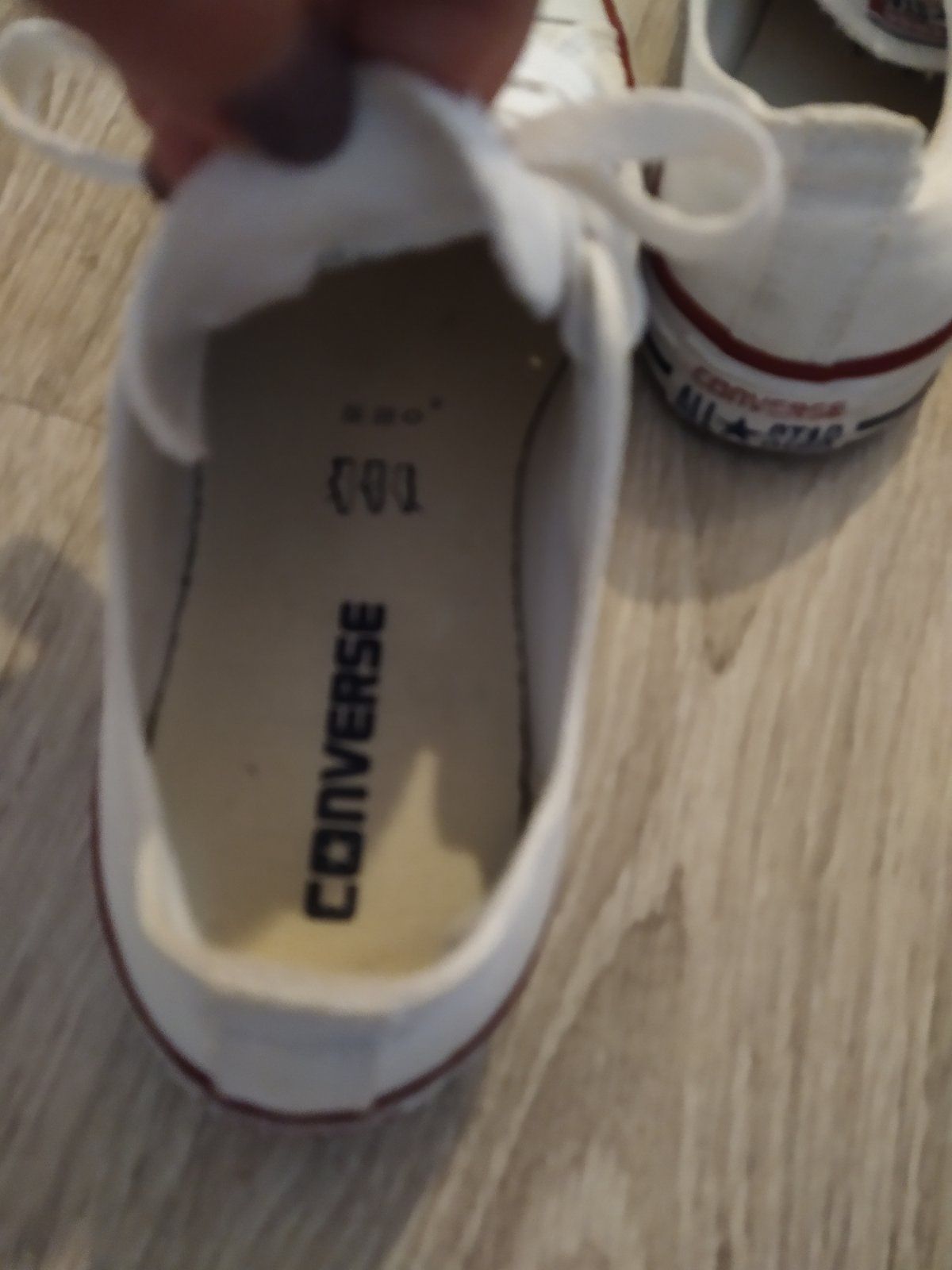 Бели оригинални кецове Converse  и Дамски ботуши естествено кожа
