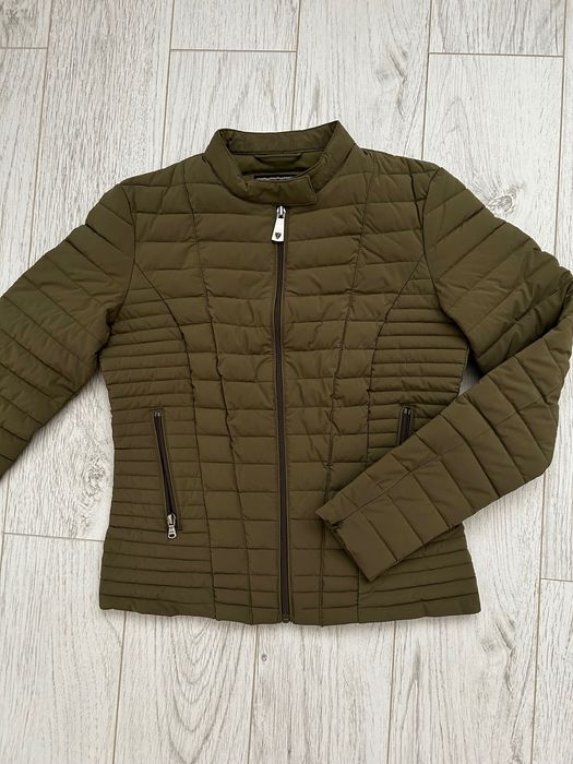 Яке Guess в цвят каки