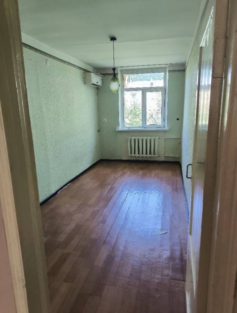 Продается 2/4/4 Ул Шота Руставели балкон-2*6 55квадрат
