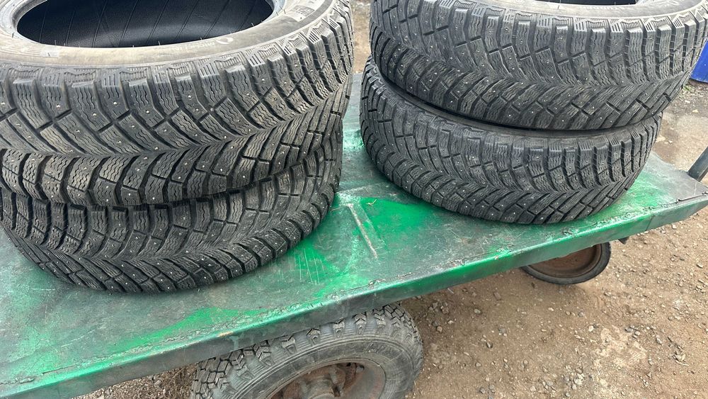 резина мишлен шипованая 215/65/16