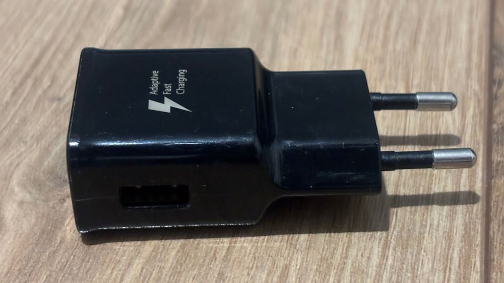 Încărcător USB Samsung EP-TA20EBE – Adaptive Fast Charge, stare bună