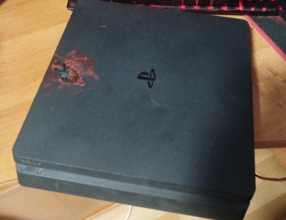 консоль PlayStation 4