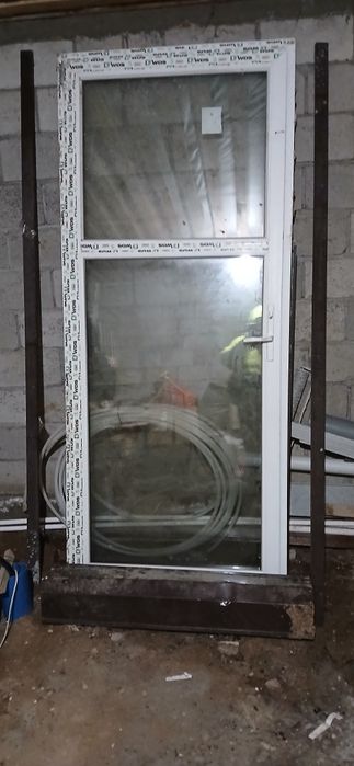 Дверь входная почти новая