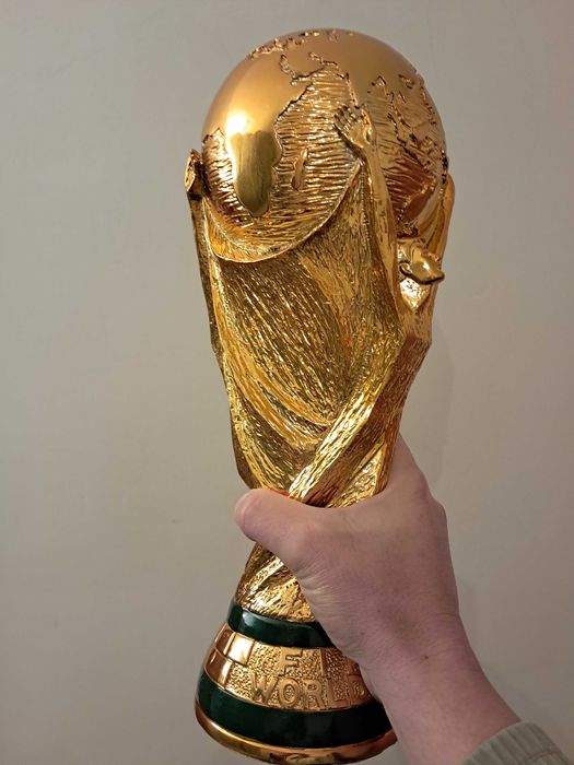 продавам трофей купа световнo първенство пo футбол