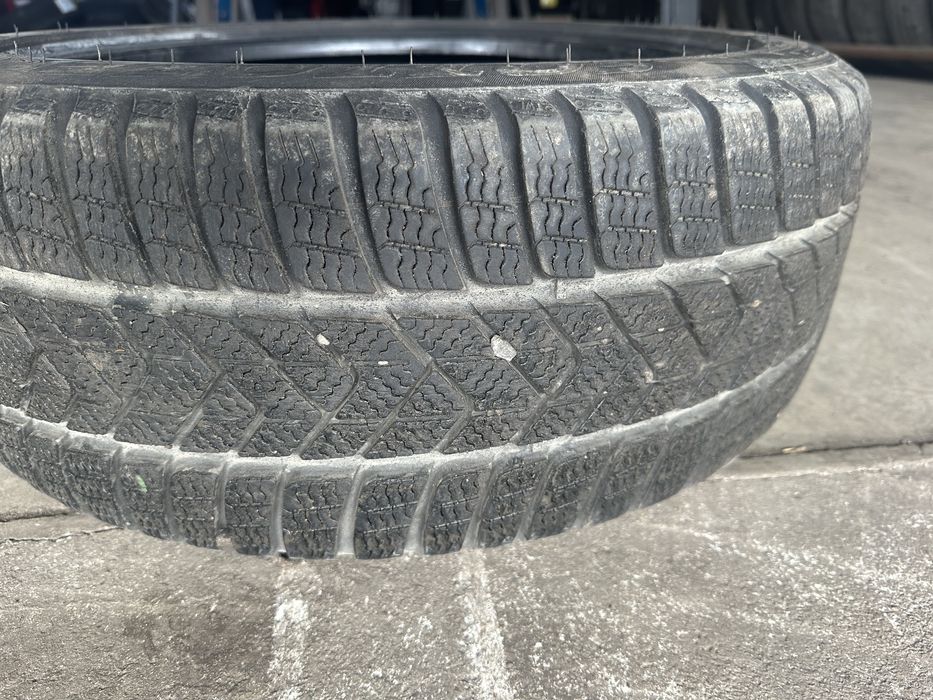 Vand 4 anvelope runflat Pirelli iarna 225 45 r18