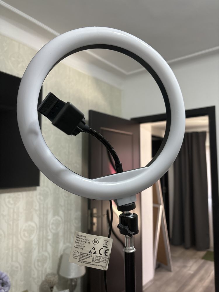 Vand stativ telefon si lumina