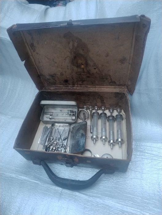 Trusa  veche doctor posibil veterinar