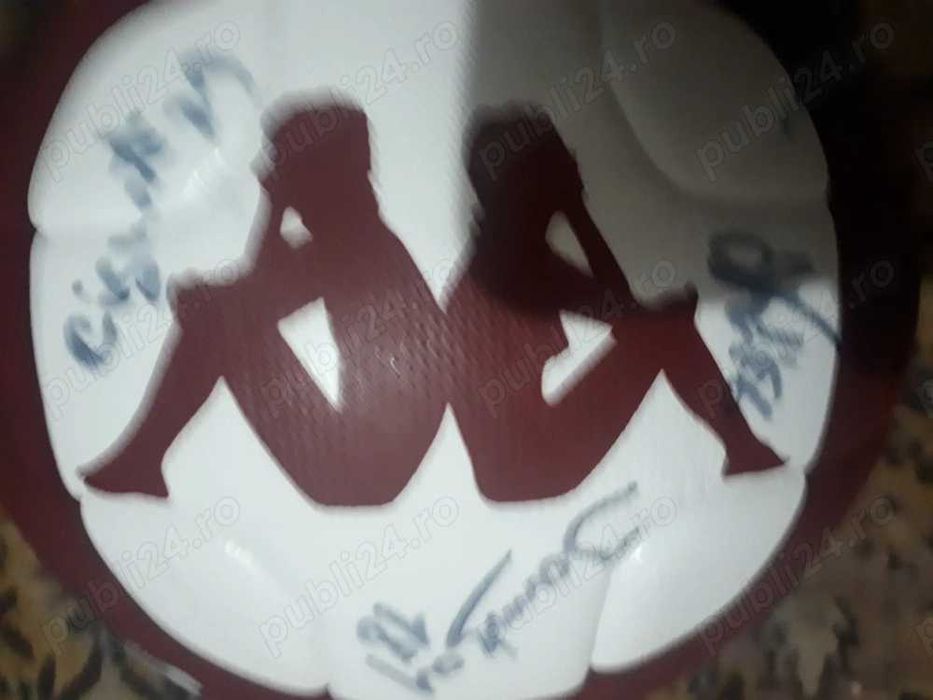 Rapid Bucuresti- Minge cu autografe -- Banii merg la un baiat bolnav