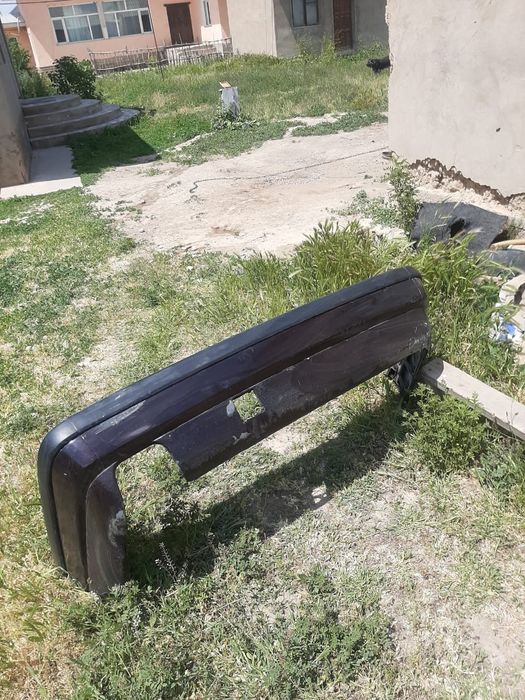 Бампер БМВ б/у,  в  хорошем состоянии