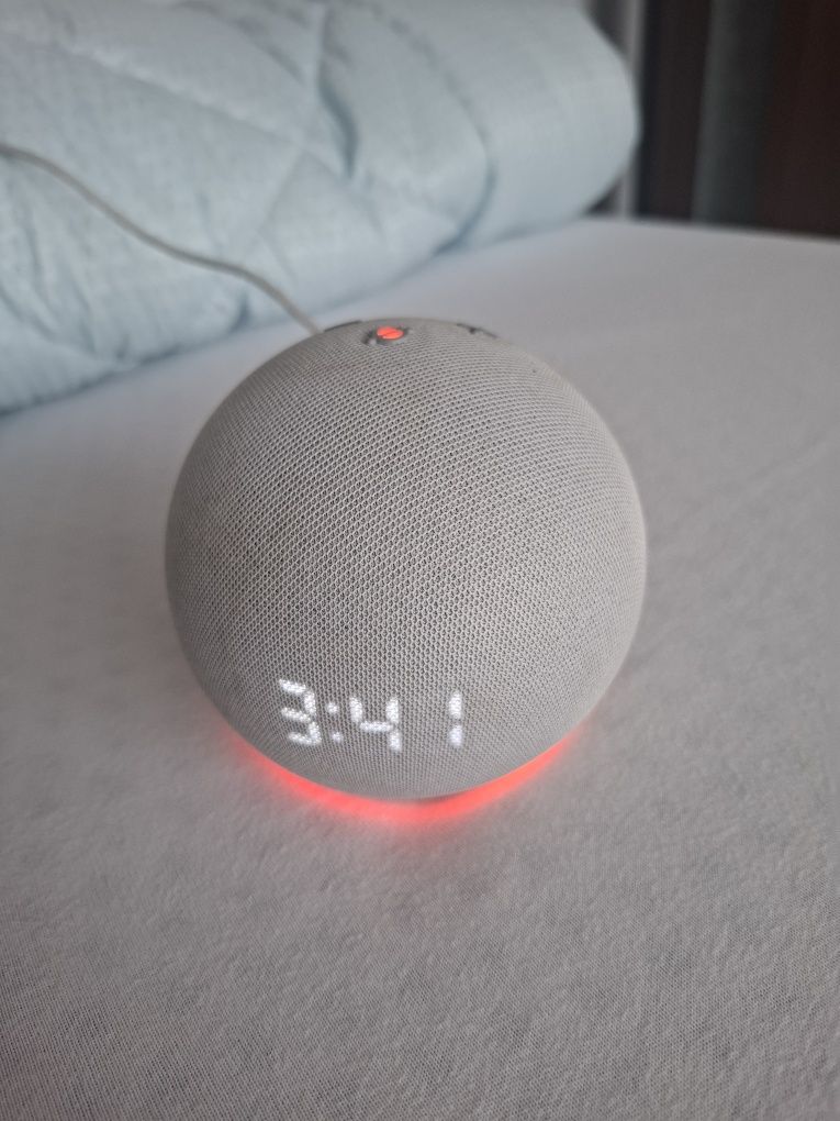 Amazon Echo Dot 4, С часовник, Гласов контрол Alexa, Wi-Fi, Bluetooth,