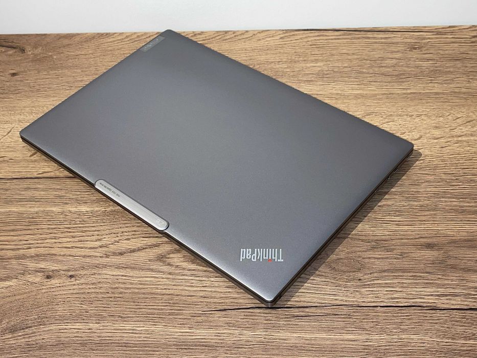 Lenovo ThinkPad Z16 16" OLED AMD Ryzen 7 32GB Radeon RX 6500M 2TB SSD