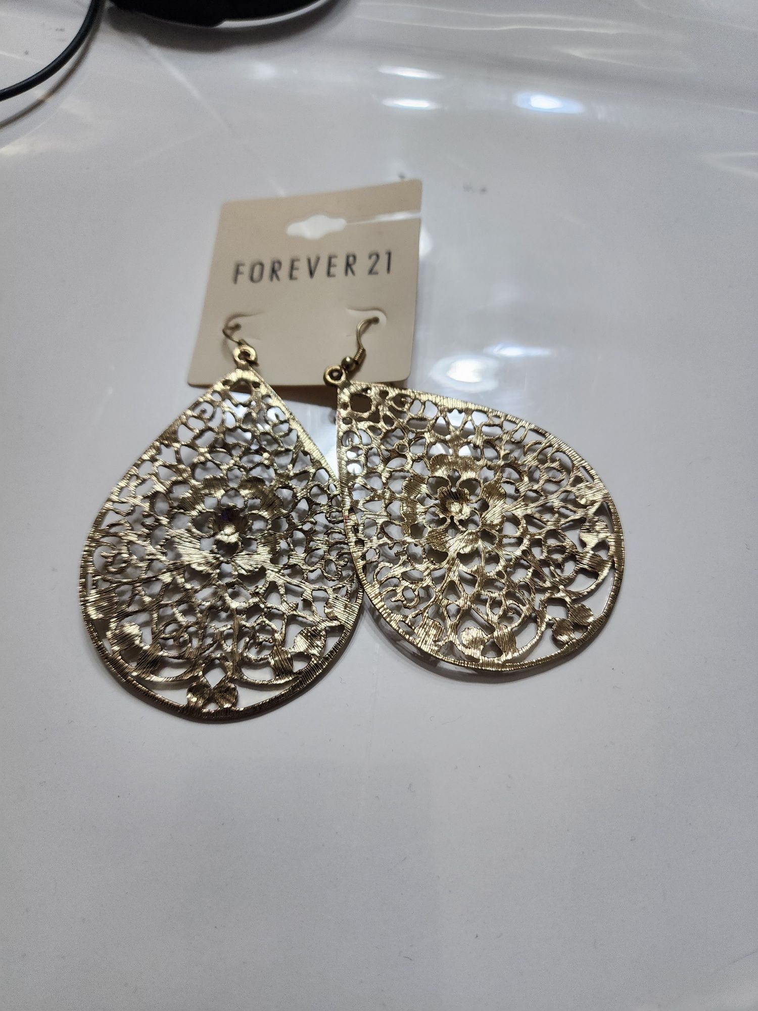 Продам дёшево серьги Forever 21.