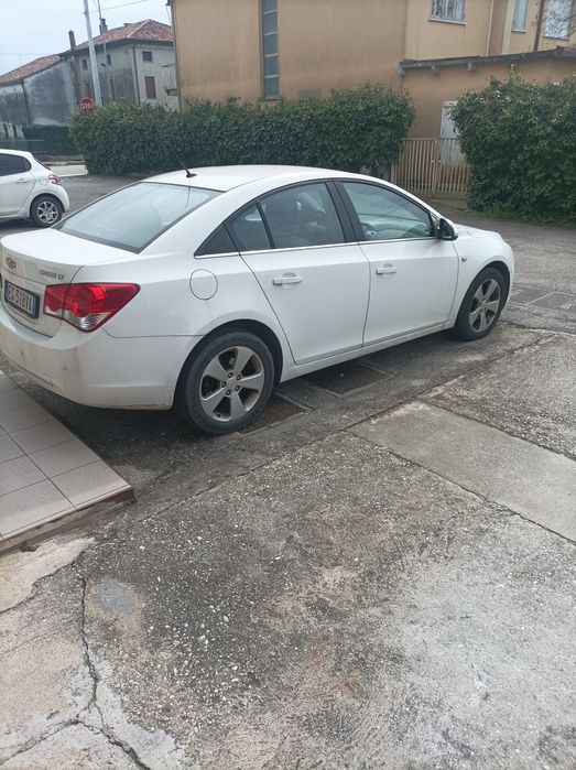 Vānd CHEVROLET CRUZE în stare bunā de functionare