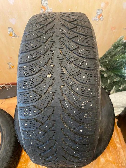 Комплект зимней резины 225/55/ R17 б/у