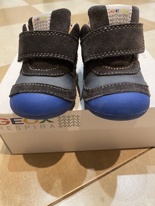 Бебешки обувки Geox  19 номер