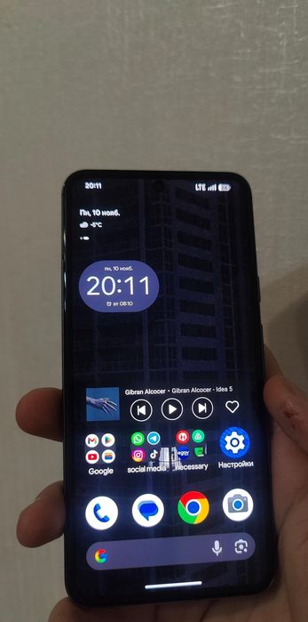 Pixel 8 в идеале, с маленькой полоской