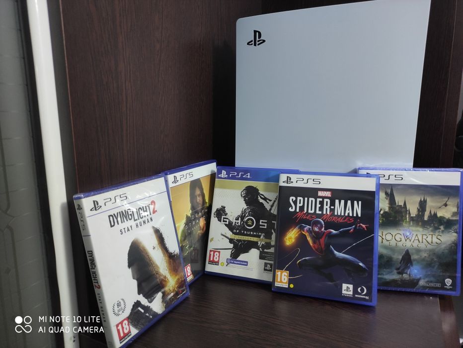 PS5 + 8 jocuri (3 sigilate, Elden Ring ediție specială)