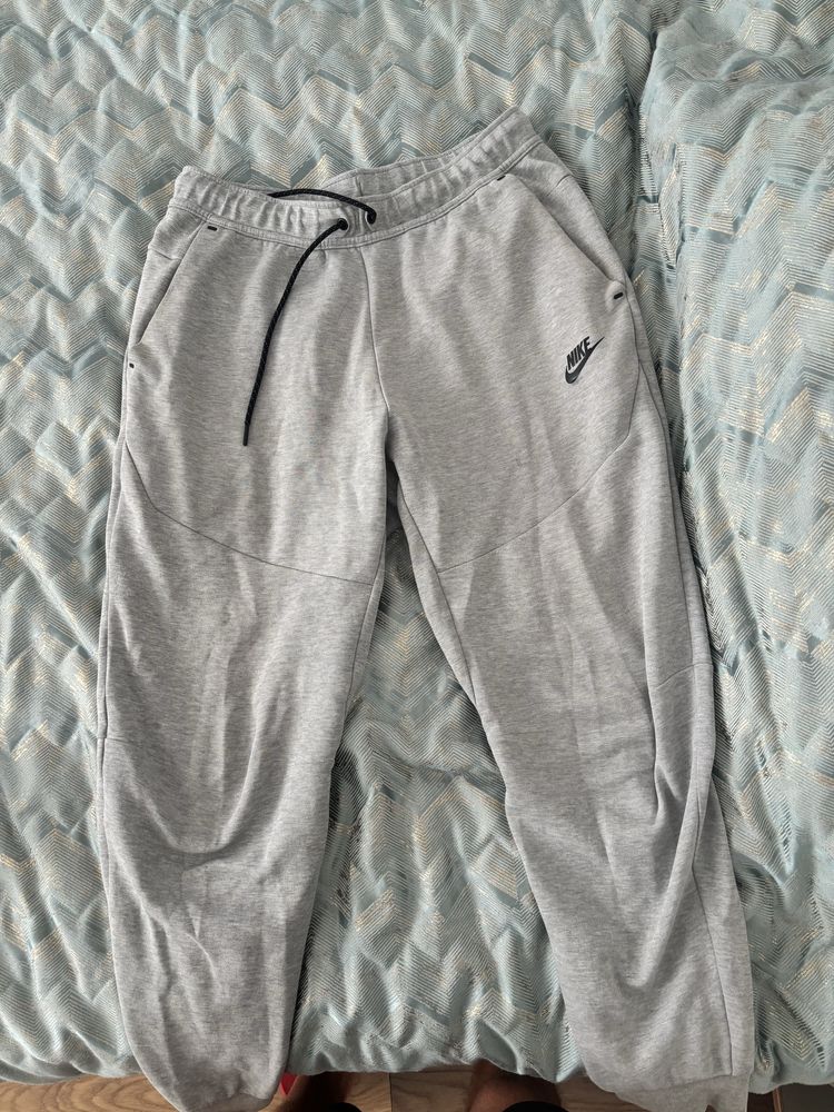 Nike tech fleece.ПРОДАВАМ И горнища