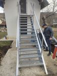 Vindem scări zincate la cerere