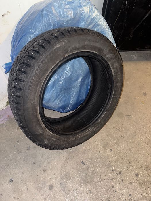 Шины зимние шипованные bridgeston 205/55R16 комплект