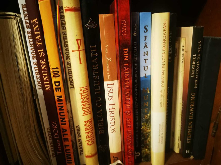 Cărți religie,romane, gramatica Limbii române 2 vol. Atlase color, CD