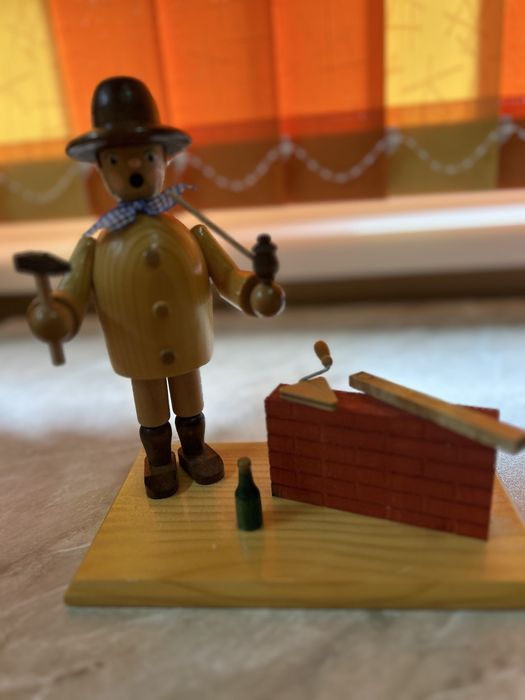 Макс зидарят / пушещ майстор дърво Германия