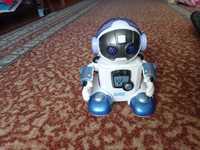 Различни детски играчки - робот, радиостанции, плюшени