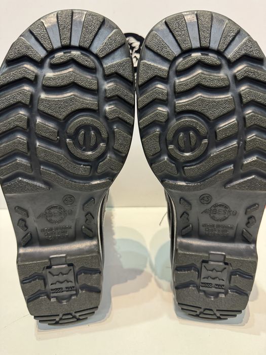 Работни обувки с метално бомбе ABRESKO .Номер 43