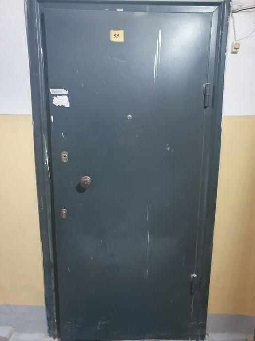 Продам железную дверь размер 205×86 в отличном состоянии