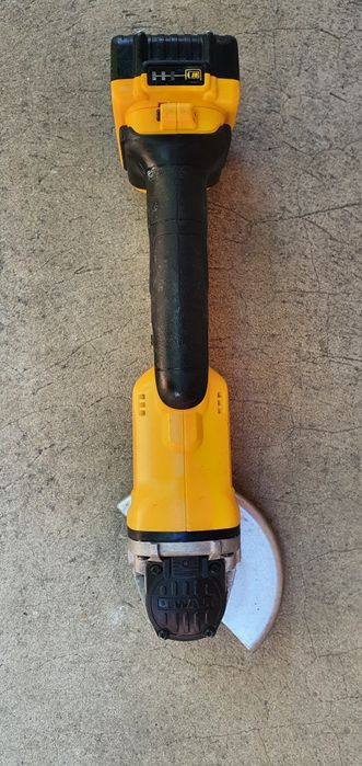 Flex dewalt pe baterii .