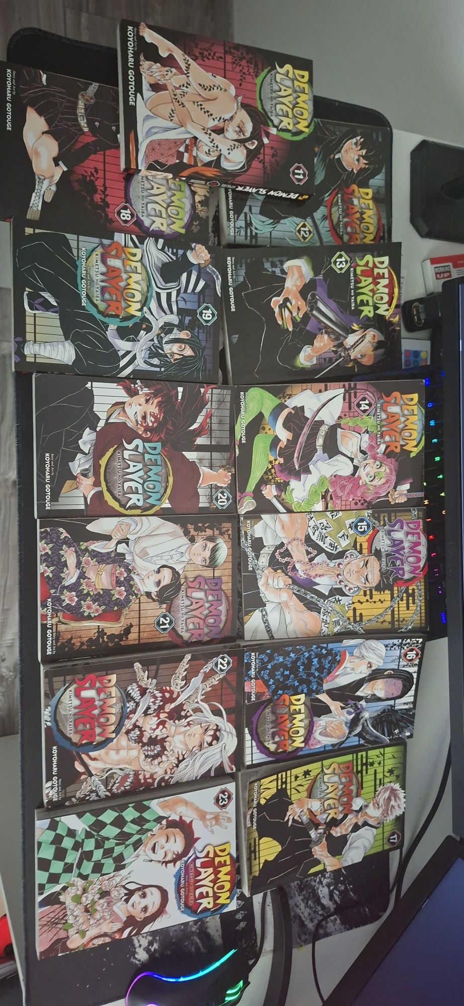 Vând manga demon slayer vol 11-23