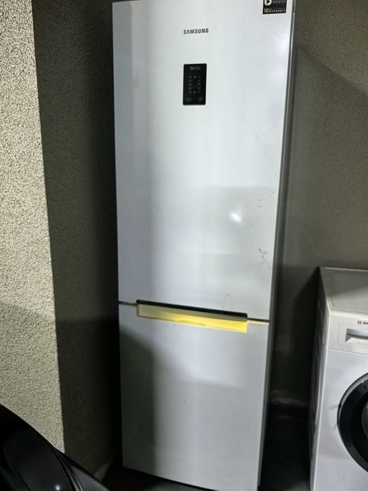 Холодильник SAMSUNG