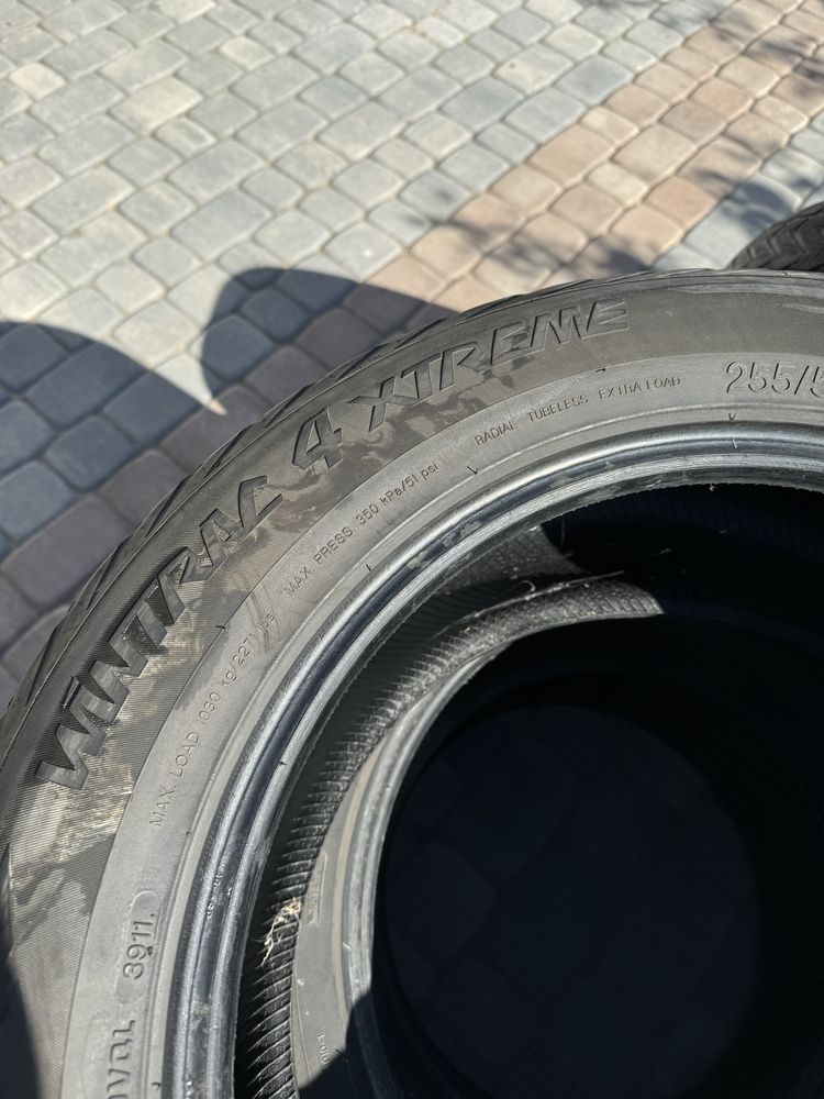 Зимни гуми 255/55/18 Vredestein