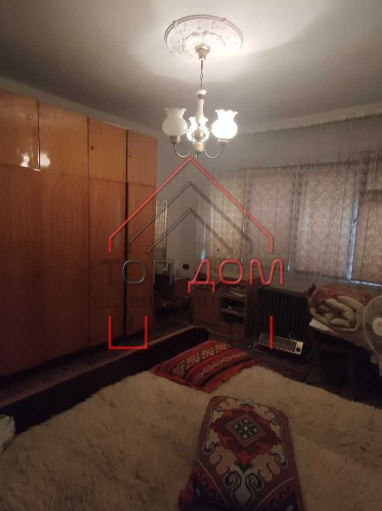 Четиристаен!Площ 120кв.м.!Идеален Център!За ремонт!Втори етаж!Код6279