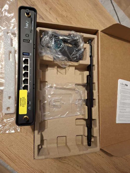 Router Wifi 6 Mikrotik hAP ax3