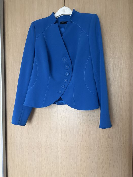 Елегантен дамски костюм