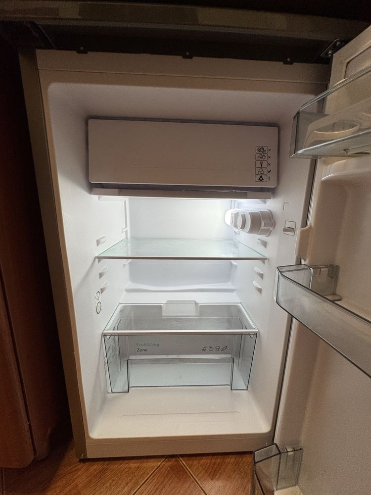 Frigider cu 1 usa SHARP 82 cm 77 L 12 L